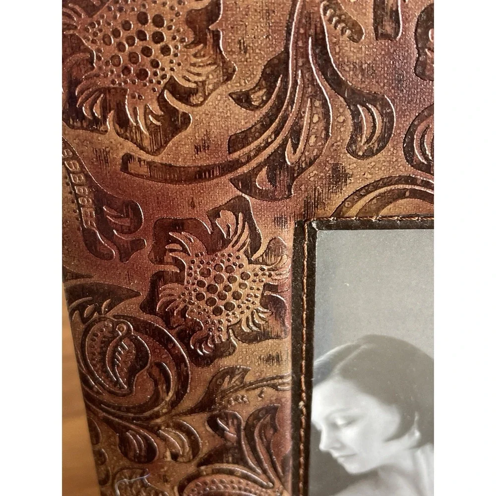 NEW Faux Tooled Brown Leather Picture‎ Frame Holds A 4x6 Rectangle Portrait